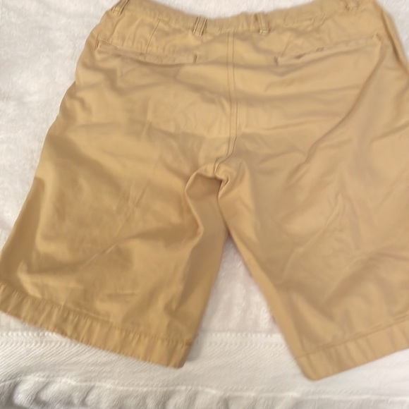 Mens size S. uniqlo flat front shorts mustard colour. Good used condition - Picture 9 of 11